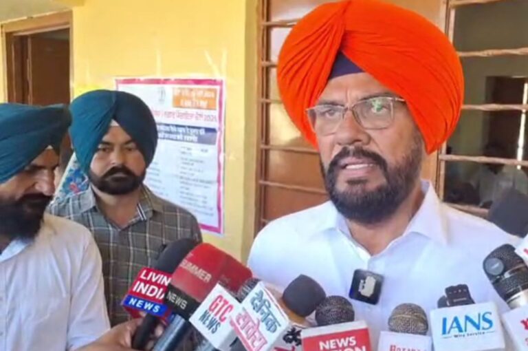 ਵਿਧਾਇਕ ਧਾਲੀਵਾਲ ਵੱਲੋਂ ਰਮਦਾਸ ਦਾ ਦੌਰਾ/ 11 ਵਾਰਡਾਂ ’ਚ ਵੋਟਾਂ ਦੇ ਅਮਲ ਦਾ ਲਿਆ ਜਾਇਜ਼ਾ/  ਵੋਟ ਦੇ ਸਹੀ ਇਸਤੇਮਾਲ ਦੀ ਕੀਤੀ ਅਪੀਲ