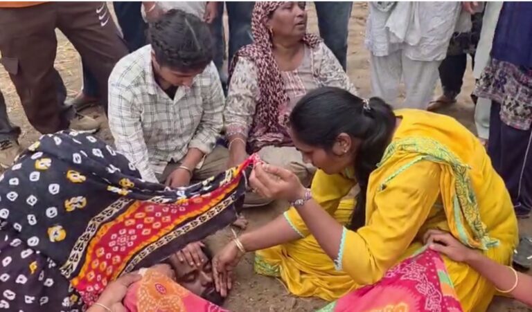 ਗੁਰਦਾਸਪੁਰ ’ਚ ਕਰੰਟ ਲੱਗਣ ਨਾਲ ਨੌਜਵਾਨ ਦੀ ਮੌਤ/ ਖੇਡ ਟੂਰਨਾਮੈਂਟ ਦੀ ਤਿਆਰੀ ਦੌਰਾਨ ਵਾਪਰੀ ਘਟਨਾ/ ਖੇਡ ਮੈਦਾਨ ’ਚ ਮਿੱਟੀ ਪਾ ਰਿਹਾ ਸੀ ਇੰਦਰਜੀਤ ਸਿੰਘ