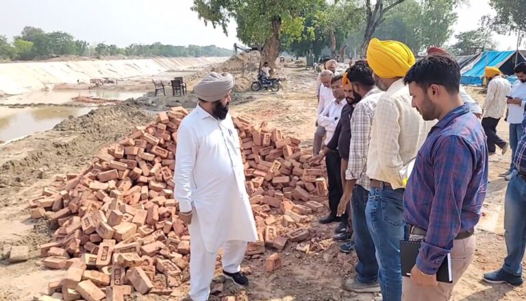 ਫਰੀਦਕੋਟ ਨਹਿਰ ਦਾ ਸਾਂਸਦ ਘੁਬਾਇਆ ਵੱਲੋਂ ਦੌਰਾ/ ਰਾਜਸਥਾਨ ਫੀਡਰ ਦੇ ਚੱਲ ਰਹੇ ਕੰਮ ਦਾ ਲਿਆ ਜਾਇਜ਼ਾ