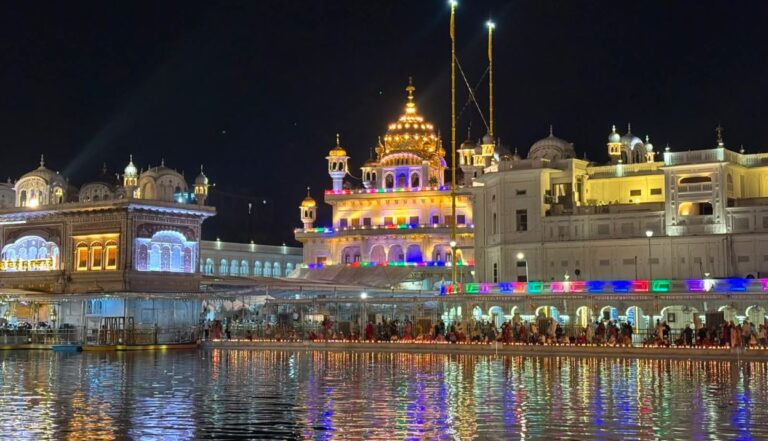 ਸ੍ਰੀ ਦਰਬਾਰ ਸਾਹਿਬ ਵਿਖੇ ਮਨਾਇਆ ਗੁਰਗੱਦੀ ਦਿਵਸ/ ਦੇਸ਼ ਵਿਦੇਸ਼ ਤੋਂ ਨਤਮਸਤਕ ਹੋਈ ਵੱਡੀ ਗਿਣਤੀ ਸੰਗਤ/ ਸ਼ਰਧਾ ਨਾਲ ਕੀਤੀ ਦੀਪਮਾਲਾ, ਸਰਬੱਤੇ ਦੇ ਭਲੇ ਦੀ ਅਰਦਾਸ
