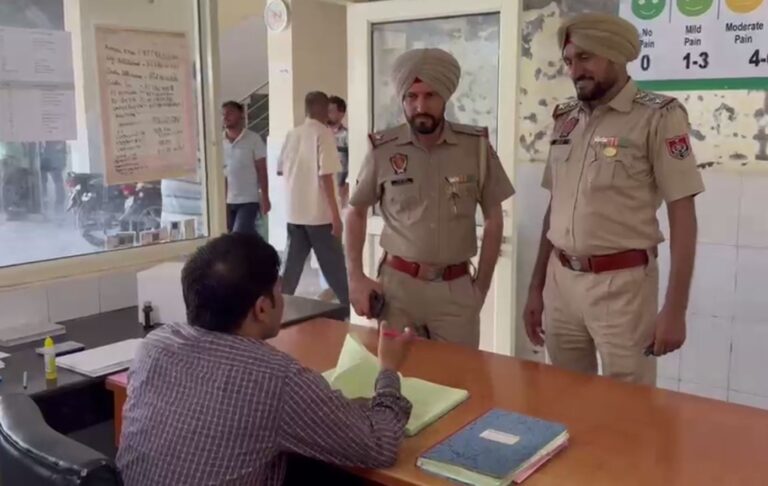 ਫਾਜ਼ਿਲਕਾ ’ਚ ਚੋਰ ਫੜਣ ਗਈ ਪੁਲਿਸ ’ਤੇ ਹਮਲਾ/ ਹਮਲੇ ’ਚ ਇਕ ਪੁਲਿਸ ਮੁਲਾਜ਼ਮ ਜ਼ਖਮੀ/ ਪੁਲਿਸ ਨੇ ਦਰਜ ਕੀਤਾ ਮਾਮਲਾ