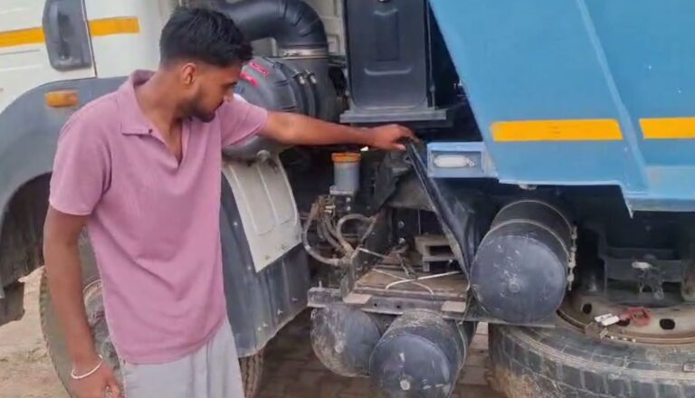 ਗੁਰਦਾਸਪੁਰ ’ਚ ਚੋਰਾਂ ਦਾ ਟਰੱਕਾਂ ’ਤੇ ਧਾਵਾਂ/ ਚਾਰ ਬੈਟਰੀਆਂ ਚੋਰੀ ਕਰ ਕੇ ਚੋਰ ਫਰਾਰ/ 6 ਮਹੀਨੇ ਦੌਰਾਨ ਦੂਜੀ ਘਟਨਾ, ਪੁਲਿਸ ਕਰ ਰਹੀ ਜਾਂਚ