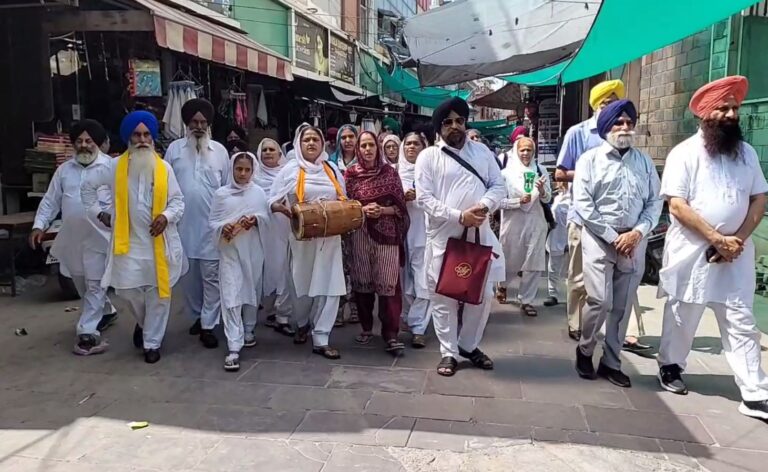 ਫਰੀਦਕੋਟ ਪਹੁੰਚਿਆ ਅੰਮ੍ਰਿਤਸਰ ਤੋਂ ਆਇਆ ਜਥਾ/ ਟਿੱਬਾ ਬਾਬਾ ਫਰੀਦ ਸਮੇਤ ਗੁਰਧਾਮਾਂ ਦੇ ਕੀਤੇ ਦਰਸ਼ਨ/ ਅੰਮ੍ਰਿਤਸਰ ਤੋਂ ਸ੍ਰੀ ਮੁਕਤਸਰ ਸਾਹਿਬ ਜਾ ਰਿਹਾ ਜਥਾ