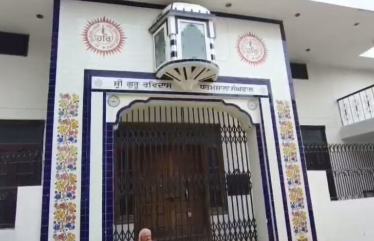 ਜਲੰਧਰ ਦੇ ਪਿੰਡ ਸਗਵਾਲ ਦੇ ਗੁਰਦੁਆਰਾ ਸਾਹਿਬ ਅੰਦਰ ਬੇਅਦਬੀ/ ਸ੍ਰੀ ਗੁਰੂ ਰਵਿਦਾਸ ਗੁਰਦੁਆਰਾ ਸਾਹਿਬ ਦੀ ਘਟਨਾ/ ਔਰਤ ਪਾੜੇ ਗੁਟਕਾ ਸਾਹਿਬ ਦੇ ਕੁਝ ਹਿੱਸੇ