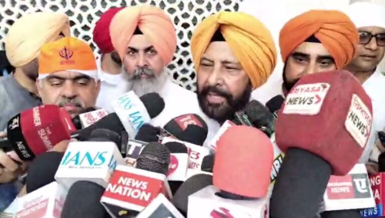ਅੰਮ੍ਰਿਤਸਰ ਪਹੁੰਚੇ ਭਾਜਪਾ ਪੰਜਾਬ ਪ੍ਰਧਾਨ ਕੇਵਲ ਢਿੱਲੋਂ/ ਸ੍ਰੀ ਦਰਬਾਰ ਸਾਹਿਬ ਨਤਮਸਤਕ ਹੋ ਕੇ ਲਿਆ ਅਸ਼ੀਰਵਾਦ/ ਗੁਰੂ ਨਗਰੀ ਤੋਂ ਨਵੇਂ ਸਿਆਸੀ ਸਫਰ ਦਾ ਕੀਤਾ ਆਗਾਜ਼