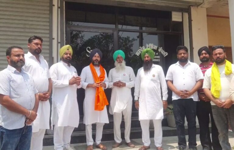 ਫਤਹਿਗੜ੍ਹ ਦੇ ਅਮਲੋਹ ’ਚ ਆੜ੍ਹਤੀਏ ਦੇ ਨੇਕ ਉਪਰਾਲਾ/ ਦੁਕਾਨ ਤੋਂ ਪੈਸੇ ਲੈਣ ਵਾਲੇ ਕਿਸਾਨਾਂ ਦਾ ਵਿਆਜ਼ ਮੁਆਫ/ ਫਸਲਾਂ ਖਰਾਬ ਹੋਏ ਦੇ ਚਲਦਿਆਂ ਲਿਆ ਫੈਸਲਾ