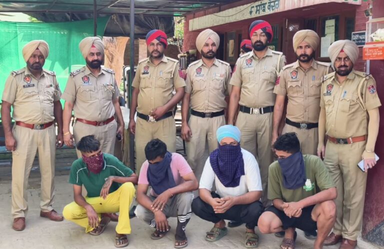 ਮਾਨਸਾ ਪੁਲਿਸ ਵੱਲੋਂ ਲੁਟੇਰਾ ਗਰੋਹ ਦੇ 4 ਮੈਂਬਰ ਗ੍ਰਿਫਤਾਰ/ ਨਕਲੀ ਪੁਲਿਸ ਮੁਲਾਜ਼ਮ ਬਣ ਕੇ ਅੰਜ਼ਾਮ ਦਿੰਦੇ ਸੀ ਘਟਨਾ/ ਰਾਹਗੀਰਾਂ ਨੂੰ ਰਸਤੇ ’ਚ ਰੋਕ ਕੇ ਬਣਾਉਂਦੇ ਸੀ ਨਿਸ਼ਾਨਾ
