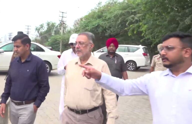 ਪਟਿਆਲਾ ਦੇ ਵੱਖ ਵੱਖ ਖੇਤਰਾਂ ਦਾ ਸਿਹਤ ਮੰਤਰੀ ਵੱਲੋਂ ਦੌਰਾ/ ਡਰੇਨੇਜ ਸਿਸਟਮ ਤੇ ਪਾਣੀ ਨਿਕਾਸੀ ਦਾ ਲਿਆ ਜਾਇਜ਼ਾ/ ਡੀਸੀ ਤੇ ਨਿਗਮ ਅਧਿਕਾਰੀਆਂ ਦੀ ਲਾਈ ਕਲਾਸ