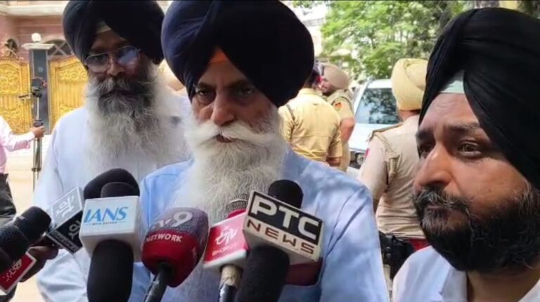 ਬਿਕਰਮ ਮਜੀਠੀਆ ਦੇ ਘਰ ਪੁਲਿਸ ਕਾਰਵਾਈ ’ਤੇ ਉੱਠੇ ਸਵਾਲ/ ਮਜੀਠੀਆ ਦੇ ਵਕੀਲ ਸਿਆਲਕਾ ਨੇ ਜ਼ਾਹਰ ਕੀਤੀ ਨਰਾਜਗੀ/ ਹਾਈ ਕੋਰਟ ਤੋਂ ਮਾਮਲੇ ’ਚ ਦਖਲ ਦੀ ਕੀਤੀ ਮੰਗ
