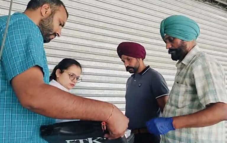 ਨੂਰਪੁਰਬੇਦੀ ‘ਚ ਸਕੈਨ ਸੈਂਟਰ ‘ਤੇ ਫਾਇਰਿੰਗ/ ਅਣਪਛਾਤਾ ਵਿਅਕਤੀ ਗੋਲੀਆਂ ਚਲਾ ਕੇ ਫਰਾਰ/ ਪੁਲਿਸ ਨੇ ਖਾਲੀ ਖੋਲ ਬਰਾਮਦ ਕਰ ਕੇ ਜਾਂਚ ਆਰੰਭੀ