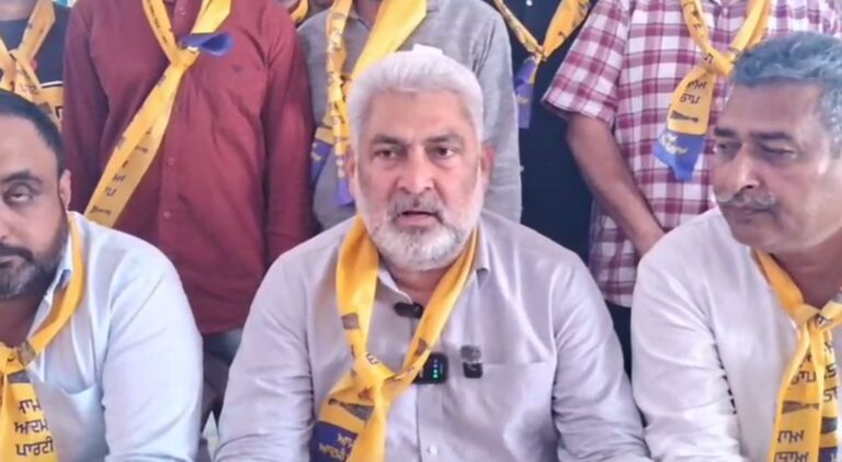 ਦੀਨਾਨਗਰ ਹਲਕੇ ਅੰਦਰ ਆਮ ਆਦਮੀ ਪਾਰਟੀ ਨੂੰ ਹੁਲਾਰਾ/ ਕੌਂਸਲ ਚੋਣਾਂ ਦੌਰਾਨ ਕਈ ਚਿਹਰੇ ਪਾਰਟੀ ’ਚ ਸ਼ਾਮਲ/ ਮੰਤਰੀ ਕਟਾਰੂਚੱਕ ਨੇ ਕੀਤਾ ਸਵਾਗਤ