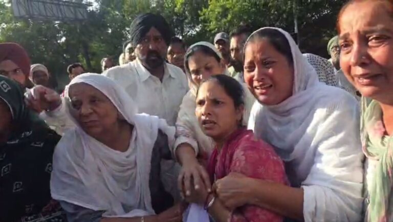 ਸਮਰਾਲਾ ਡੀਐਸਪੀ ਦਫਤਰ ਅੱਗੇ ਪਰਿਵਾਰ ਦਾ ਹੰਗਾਮਾ/ ਇਨਸਾਫ ਨਾ ਮਿਲਣ ਤੇ ਔਰਤ ਵੱਲੋਂ ਖੁਦਕੁਸ਼ੀ ਦੀ ਕੋਸ਼ਿਸ਼/ ਡੀਐਸਪੀ ਵੱਲੋਂ ਕਾਰਵਾਈ ਦਾ ਭਰੋਸਾ