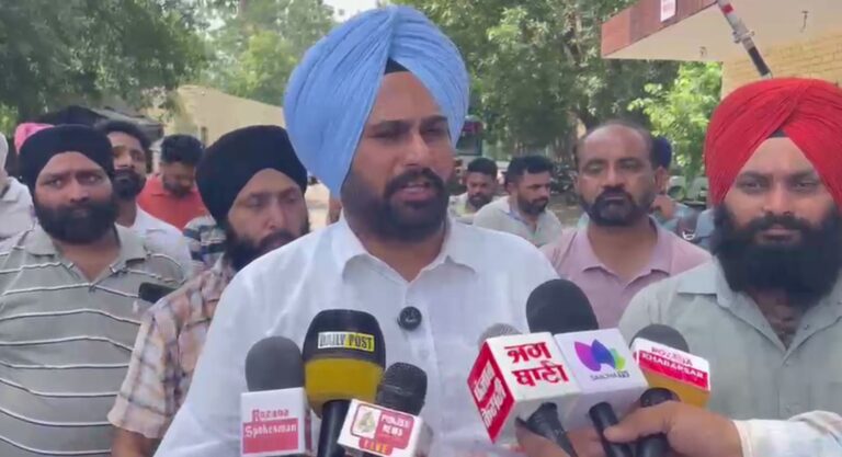 ਰੋਪੜ ਡੀਪੂ ਦੇ ਬਾਹਰ ਰੋਡਵੇਜ ਮੁਲਾਜ਼ਮਾਂ ਦਾ ਧਰਨਾ/ ਕਿਲੋਮੀਟਰ ਸਕੀਮ ਨੂੰ ਲੈ ਕੇ ਪ੍ਰਗਟਾਇਆ ਰੋਸ/ ਮੰਗਾਂ ਮੰਨਣ ਤਕ ਸੰਘਰਸ਼ ਜਾਰੀ ਰੱਖਣ ਦਾ ਐਲਾਨ