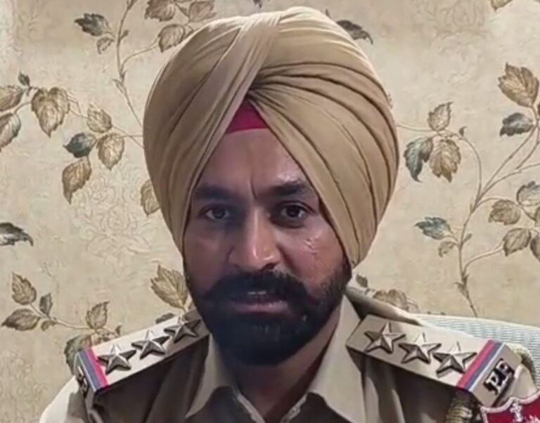 ਅੰਮ੍ਰਿਤਸਰ ਪੁਲਿਸ ਹੱਥ ਲੱਗੀ ਵੱਡੀ ਕਾਮਯਾਬੀ/  ਲਾਪਤਾ ਭੈਣਾਂ ਨੂੰ ਲੱਭ ਕੇ ਕੀਤਾ ਮਾਪਿਆਂ ਹਵਾਲੇ/ ਪਰਿਵਾਰ ਨੇ ਪੁਲਿਸ ਪ੍ਰਸ਼ਾਸਨ ਦਾ ਕੀਤਾ ਧੰਨਵਾਦ