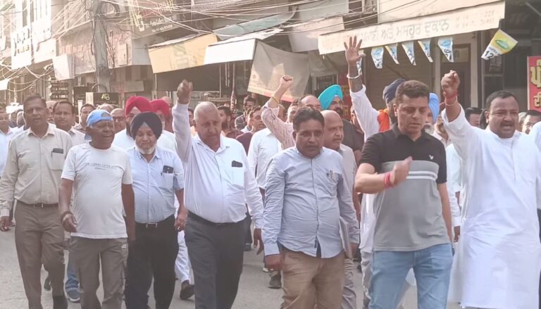 ਮਾਨਸਾ ਸ਼ਹਿਰ ’ਚ ਵਿਧਾਇਕ ਤੇ ਪੁਲਿਸ ਖਿਲਾਫ਼ ਪ੍ਰਦਰਸ਼ਨ/ ਆਜ਼ਾਦ ਚੋਣ ਜਿੱਤੇ ਕੌਂਸਲਰ ਖਿਲਾਫ਼ ਕਾਰਵਾਈ ਦਾ ਵਿਰੋਧ/ ਪਾਰਟੀ ’ਚ ਸ਼ਾਮਲ ਕਰਨ ਲਈ ਦਬਾਅ ਬਣਾਉਣ ਦੇ ਇਲਜ਼ਾਮ