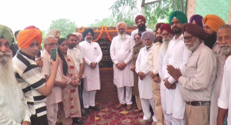 ਫਰੀਦਕੋਟ ਦੇ ਗਿਆਨੀ ਜ਼ੈਲ ਸਿੰਘ ਐਵਿਨਿਊ ਦੀ ਬਦਲੇਗੀ ਨੁਹਾਰ/ 67.91 ਲੱਖ ਦੀ ਲਾਗਤ ਨਾਲ ਹੋਣਗੇ ਵਿਕਾਸ ਕੰਮ/ ਵਿਧਾਇਕ ਸੇਖੋਂ ਤੇ ਚੇਅਰਮੈਨ ਧਾਲੀਵਾਲ ਨੇ ਰੱਖਿਆ ਨੀਂਹ-ਪੱਥਰ