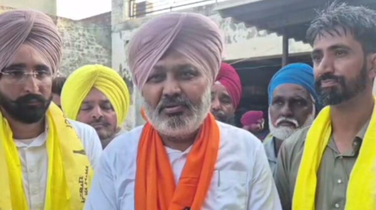 ਸੰਗਰੂਰ ’ਚ ਅਕਾਲੀ ਦਲ ਪੁਨਰ ਸੁਰਜੀਤ ਨੂੰ ਝਟਕਾ/ ਦਿੜ੍ਹਬਾ ਦੇ ਪਿੰਡ ਖੋਖਰ ਦੇ ਕਈ ਆਗੂ ਆਪ ’ਚ ਸ਼ਾਮਲ/ ਮੰਤਰੀ ਹਰਪਾਲ ਚੀਮਾ ਨੇ ਪਾਰਟੀ ’ਚ ਕੀਤਾ ਸਵਾਗਤ
