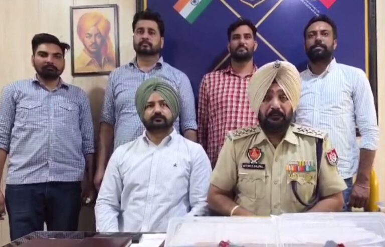 ਫਰੀਦਕੋਟ ਪੁਲਿਸ ਵੱਲੋਂ ਹਥਿਆਰਾਂ ਸਮੇਤ ਦੋ ਕਾਬੂ/ 2 ਵਿਦੇਸ਼ੀ ਪਿਸਟਲ, ਤੇ ਜਿੰਦਾ ਰੌਂਦ ਬਰਾਮਦ/ ਅਰਸ਼ ਡਾਲਾ ਗਰੋਹ ਦੇ ਦੱਸੇ ਜਾ ਰਹੇ ਮੁਲਜ਼ਮ