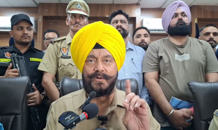 ਹੁਸ਼ਿਆਰ ਪਹੁੰਚੇ ਮਨੁੱਖੀ ਕਮਿਸ਼ਨਰ ਚੇਅਰਮੈਨ ਜਤਿੰਦਰ ਸੈਂਟੀ/ ਸ਼ਹਿਰ ਦਾ ਦੌਰਾ ਕਰ ਕੇ ਸੁਣੇ ਲੋਕਾਂ ਦੇ ਮਸਲੇ/ ਮੌਕੇ ਤੇ ਅਧਿਕਾਰੀਆਂ ਨੂੰ ਮਸਲੇ ਹੱਲ ਕਰਨ ਦੇ ਹੁਕਮ