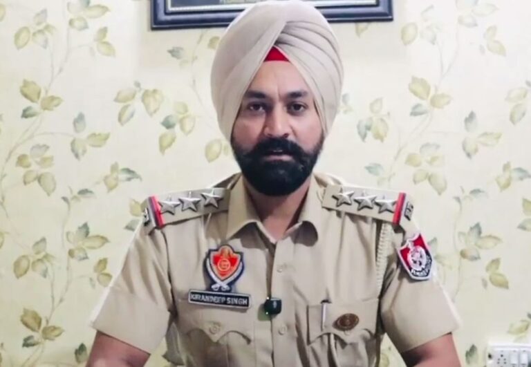 ਅੰਮ੍ਰਿਤਸਰ ਦੇ 88 ਫੁੱਟ ਰੋਡ ’ਤੇ ਗੋਲੀਬਾਰੀ ’ਚ ਇਕ ਜ਼ਖਮੀ/ ਅਣਪਛਾਤੇ ਹਮਲਾਵਰ ਗੋਲੀਆਂ ਚਲਾ ਕੇ ਫਰਾਰ/ ਸੀਸੀਟੀਵੀ ਤਸਵੀਰਾਂ ਵਾਇਰਲ, ਪੁਲਿਸ ਕਰ ਰਹੀ ਜਾਂਚ