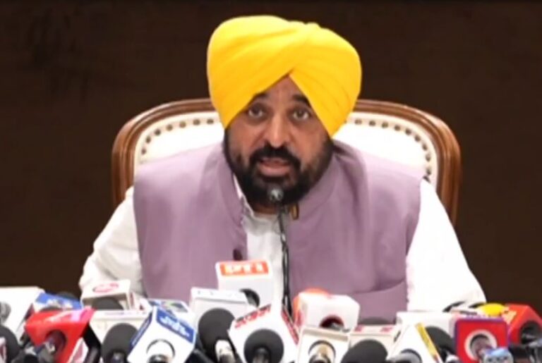 ਮੁੱਖ ਮੰਤਰੀ ਮਾਨ ਦਾ ਨਿੱਜੀ ਸਕੂਲਾਂ ’ਤੇ ਵੱਡਾ ਐਕਸ਼ਨ/ 5 ਫੀਸਦੀ ਤੋਂ ਵੱਧ ਫੀਸ ਨਹੀਂ ਵਧਾ ਸਕਣਗੇ ਸਕੂਲ/ ਵਿਦਿਆਰਥਣ ਖੁਦਕੁਸ਼ੀ ਮਾਮਲੇ ਤੋਂ ਬਾਅਦ ਲਿਆ ਫੈਸਲਾ