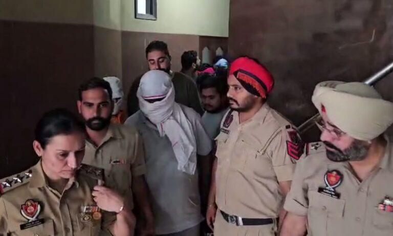 ਮੁਕਤਸਰ ’ਚ ਦੇਹ ਵਪਾਰ ਦੇ ਅੱਡੇ ਦਾ ਪਰਦਾਫਾਸ਼/ ਹੋਟਲ ਅੰਦਰ ਚੱਲ ਰਿਹਾ ਸੀ ਦੇਹ-ਵਪਾਰ ਦੇ ਅੱਡਾ/ ਪੁਲਿਸ ਵੱਲੋਂ ਮਾਲਕ ਤੇ ਮੈਨੇਜ਼ਰ ਖਿਲਾਫ ਕੇਸ ਦਰਜ