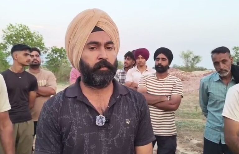 ਕੀਰਤਪੁਰ ਸਾਹਿਬ ਨੇੜੇ ਮਿੱਟੀ ਦੇ ਡੰਪ ਦਾ ਮਾਮਲਾ / ਪਿੰਡ ਵਾਸੀਆਂ ਨੇ ਪ੍ਰਸ਼ਾਸਨ ਨੂੰ ਦਿੱਤਾ ਅਲਟੀਮੇਟਮ/ ਹਾਈਵੇਅ ਜਾਮ ਕਰਨ ਦੀ ਦਿੱਤੀ ਚਿਤਾਵਨੀ