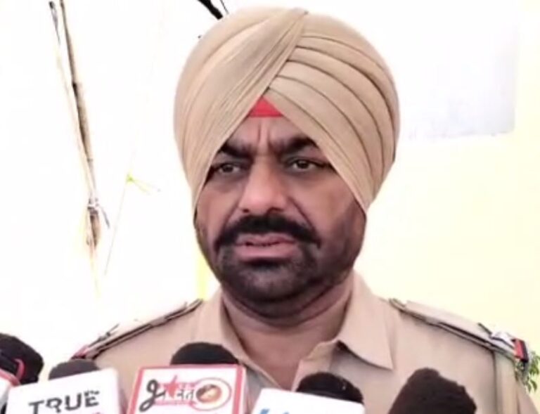 ਅੰਮ੍ਰਿਤਸਰ ਬੱਸ ਸਟੈਂਡ ‘ਤੇ ਦੋ ਔਰਤਾਂ ਵਿਚਾਲੇ ਹੱਥਾਪਾਈ/ ਵੀਡੀਓ ਬਣਾਉਣ ਨੂੰ ਲੈ ਕੇ ਹੋਇਆ ਵਿਵਾਦ/ ਪੁਲਿਸ ਨੇ ਦੋਵੇਂ ਧਿਰਾਂ ਦੀ ਸ਼ਿਕਾਇਤ ’ਤੇ ਜਾਂਚ ਆਰੰਭੀ