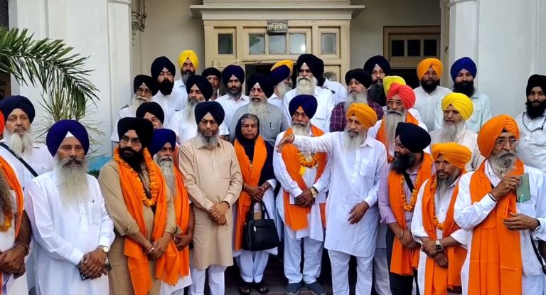ਅੰਮ੍ਰਿਤਸਰ ਤੋਂ 290 ਸ਼ਰਧਾਲੂਆਂ ਦਾ ਜਥਾ ਪਾਕਿਸਤਾਨ ਰਵਾਨਾ/ ਮਹਾਰਾਜਾ ਰਣਜੀਤ ਸਿੰਘ ਦੀ ਬਰਸੀ ਮਨਾਏਗਾ ਜਥਾ/ ਕਰਤਾਰਪੁਰ ਲਾਂਘਾ ਮੁੜ ਖੋਲ੍ਹਣ ਦੀ ਕੀਤੀ ਮੰਗ