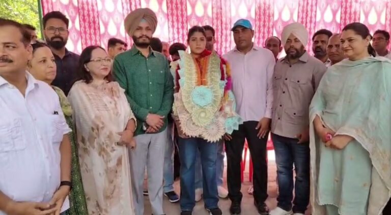 ਫਾਜ਼ਿਲਕਾ ਦੀ ਅਮਾਨਤ ਕੰਬੋਜ ਨੇ ਸੋਨ ਤਗਮਾ ਜਿੱਤਿਆ/ ਹਾਂਗਕਾਂਗ ’ਚ ਜੂਨੀਅਰ ਅਥਲੈਟਿਕ ਚੈਂਪੀਅਨਸ਼ਿਪ ਜਿੱਤੀ/ ਅਮਰੀਕਾ ’ਚ ਹੋਣ ਵਾਲੀ ਵਿਸ਼ਵ ਚੈਂਪੀਅਨਸ਼ਿਪ ਲਈ ਹੋਈ ਚੋਣ