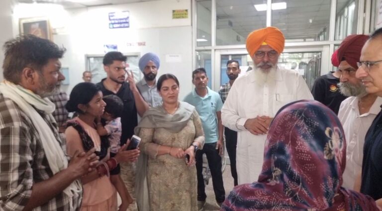 ਫਿਰੋਜ਼ਪੁਰ ਹਾਦਸੇ ਦੇ 11 ਜ਼ਖਮੀ ਫਰੀਦਕੋਟ ਵਿਖੇ ਰੈਫਰ/ ਵਿਧਾਇਕ ਗੁਰਦਿੱਤ ਸਿੰਘ ਸੇਖੋਂ ਨਾਲ ਜਾਣਿਆ ਹਾਲ/ ਸਰਕਾਰ ਦੀ ਸਕੀਮ ਤਹਿਤ ਮੁਫਤ ਇਲਾਜ਼ ਦੀ ਹਦਾਇਤ