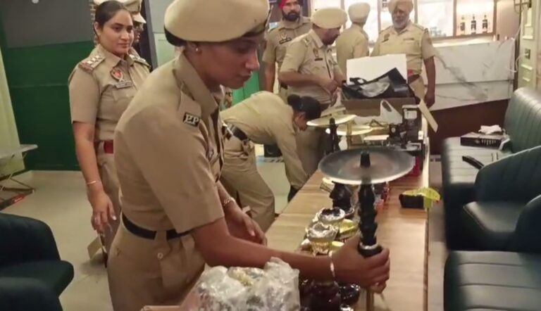 ਜਲੰਧਰ ਪੁਲਿਸ ਦਾ ਗੈਰ-ਕਾਨੂੰਨੀ ਹੁੱਕਾ ਬਾਰਾਂ ‘ਤੇ ਐਕਸ਼ਨ/ ਛਾਪੇਮਾਰੀ ਦੌਰਾਨ ਫਲੇਵਰਡ ਤੰਬਾਕੂ ਤੇ ਹੁੱਕੇ ਜ਼ਬਤ/ ਤਿੰਨ ਵਿਅਕਤੀਆਂ ਨੂੰ ਕੀਤਾ ਗ੍ਰਿਫਤਾਰ