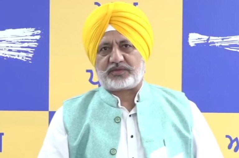 ਆਮ ਆਦਮੀ ਪਾਰਟੀ ਦਾ ਸੁਖਬੀਰ ਬਾਦਲ ਵੱਲ ਨਿਸ਼ਾਨਾ/ ਧਰਮ ਯੁੱਧ ਮੋਰਚੇ ਬਾਰੇ ਬਿਆਨ ’ਤੇ ਚੁੱਕੇ ਸਵਾਲ/ ਧਰਮ ਦੇ ਨਾਮ ’ਤੇ ਗੁੰਮਰਾਹ ਦੀ ਕੋਸ਼ਿਸ਼ ਦੇ ਲਾਏ ਇਲਜ਼ਾਮ