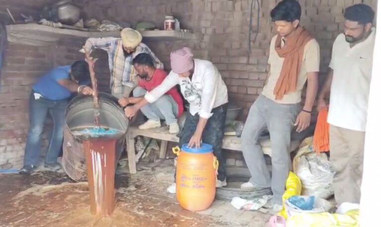 ਤਰਨ ਤਾਰਨ ਪੁਲਿਸ ਦੀ ਨਾਜਾਇਜ਼ ਸ਼ਰਾਬ ਖਿਲਾਫ਼ ਕਾਰਵਾਈ/ ਭਾਰੀ ਮਾਤਰਾ ’ਚ ਨਾਜਾਇਜ ਸ਼ਰਾਬ, ਲਾਹਣ ਤੇ ਸਾਜੋ-ਸਾਮਾਨ ਬਰਾਮਦ