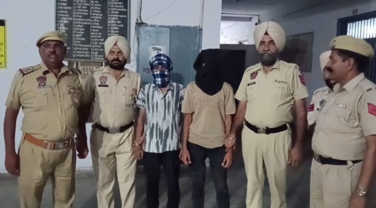 ਗੁਰਦਾਸਪੁਰ ਪੁਲਿਸ ਵੱਲੋਂ 62 ਲੱਖ ਨਕਦੀ ਸਮੇਤ ਸ਼ੱਕੀ ਕਾਬੂ/ ਗੁਜਰਾਤ ਨੰਬਰੀ ਗੱਡੀ ’ਚ ਸਵਾਰ ਸਨ ਦੋ ਗੁਜਰਾਤੀ ਨੌਜਵਾਨ/ ਇਨਕਮ ਟੈਕਸ ਵਿਭਾਗ ਵੱਲੋਂ ਨਕਦੀ ਦੇ ਸਰੋਤਾਂ ਦੀ ਜਾਂਚ
