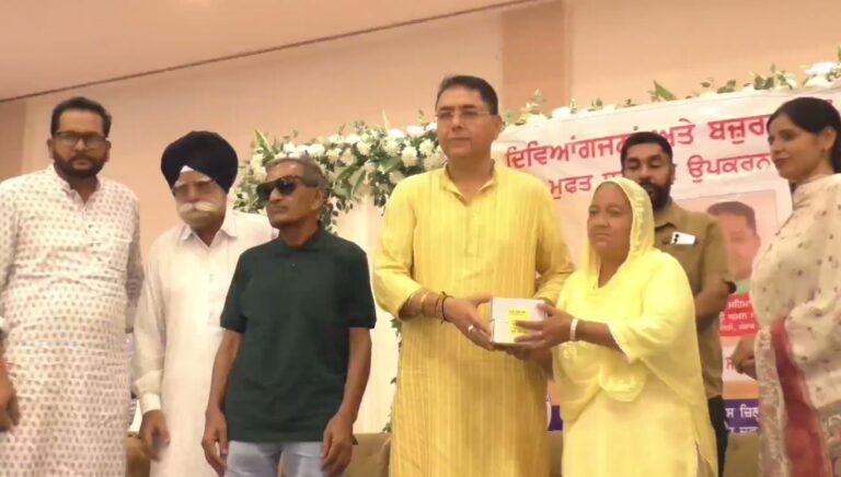 ਕੈਬਨਿਟ ਮੰਤਰੀ ਅਮਨ ਅਰੋੜਾ ਦਾ ਨੇਕ ਉਪਰਾਲਾ/ ਦਿਵਿਆਗ ਲਿਅਕਤੀਆਂ ਨੂੰ ਵੰਡੇ ਟਰਾਈ ਸਾਇਕਲ/ ਲੋਕ ਭਲਾਈ ਕਾਰਜ ਜਾਰੀ ਰੱਖਣ ਦਾ ਐਲਾਨ