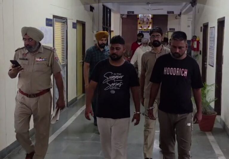 ਰਾਜਾ ਸਾਂਸੀ ਪੁਲਿਸ ਵੱਲੋਂ ਹਥਿਆਰ ਤਸਕਰੀ ਦਾ ਪਰਦਾਫਾਸ਼/ 4 ਗਲੋਕ ਪਿਸਤੌਲ ਤੇ 9 ਮੈਗਜ਼ੀਨਾਂ ਸਮੇਤ 2 ਕਾਬੂ/ ਪਿੰਡ ਜੰਜੋਟੀ ‘ਚੋਂ ਗੁਪਤ ਸੂਚਨਾ ਦੇ ਆਧਾਰ ‘ਤੇ ਬਰਾਮਦਗੀ