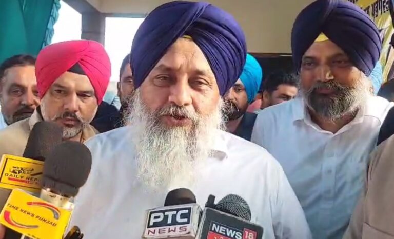 ਮਲੋਟ ਦੇ ਪਿੰਡ ਗੰਧੜ ਪਹੁੰਚੇ ਸੁਖਬੀਰ ਬਾਦਲ/ ਗੜ੍ਹੇਮਾਰੀ ਪੀੜਤਾਂ ਨੂੰ ਕਣਕ ਦੀ ਵੰਡ/ ਵੱਖ ਵੱਖ ਮੁੱਦਿਆਂ ਨੂੰ ਲੈ ਕੇ ਘੇਰੀ ਸਰਕਾਰ