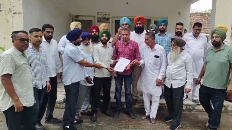 ਫਤਹਿਗੜ੍ਹ ਸਾਹਿਬ ਦੇ ਜਲ ਸਪਲਾਈ ਦਫਤਰ ਅੱਗੇ ਧਰਨਾ/ ਫੀਲਡ ਐਂਡ ਵਰਕਸ਼ਾਪ ਵਰਕਰ ਯੂਨੀਅਨ ਵੱਲੋਂ ਨਾਅਰੇਬਾਜ਼ੀ/ 21 ਜੁਲਾਈ ਨੂੰ ਵਿਸ਼ਾਲ ਰੈਲੀ ਦਾ ਕੀਤਾ ਐਲਾਨ
