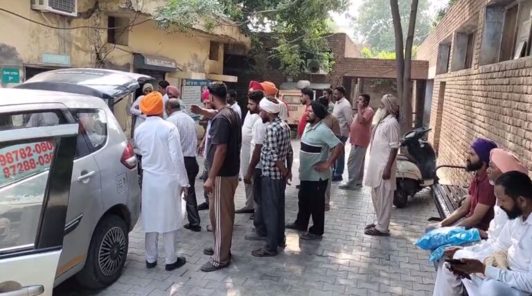 ਮੋਗਾ ’ਚ ਕਰੰਟ ਲੱਗਣ ਨਾਲ ਦੋ ਬਿਜਲੀ ਮੁਲਾਜ਼ਮਾਂ ਦੀ ਮੌਤ/ ਬਿਜਲੀ ਸਪਲਾਈ ਠੀਕ ਕਰਦਿਆਂ ਲੱਗਿਆ ਕਰੰਟ/ ਇਕ ਪੱਕੇ ਤੇ ਦੂਜਾ ਨਿੱਜੀ ਸਹਾਇਕ ਵਜੋਂ ਕਰਦਾ ਸੀ ਕੰਮ