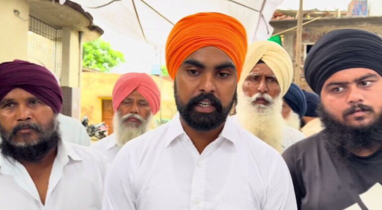 ਦੀਨਾਨਗਰ ਪੁਲਿਸ ਖਿਲਾਫ਼ ਲੋਕਾਂ ਦਾ ਪ੍ਰਦਰਸ਼ਨ/ ਵਿਆਹੁਤਾ ਦੀ ਮੌਤ ਮਾਮਲੇ ’ਚ ਮੰਗਿਆ ਇਨਸਾਫ਼/ ਐਸਐਸਪੀ ਦਫਤਰ ਘੇਰਨ ਦੀ ਦਿੱਤੀ ਚਿਤਾਵਨੀ