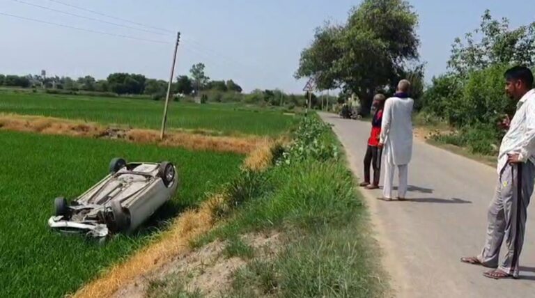 ਜਲੰਧਰ ’ਚ ਸੜਕ ’ਤੇ ਪਏ ਟੋਏ ਕਾਰਨ ਵੱਡਾ ਹਾਦਸਾ/ 15 ਫੁੱਟ ਹੇਠਾਂ ਖੇਤਾਂ ’ਚ ਪਲਟੀ ਤੇਜ਼ ਰਫਤਾਰ ਕਾਰ/ ਬਜ਼ੁਰਗ ਡਰਾਈਵਰ ਦੀ ਮੁਸ਼ਕਲ ਨਾਲ ਬਚੀ ਜਾਨ