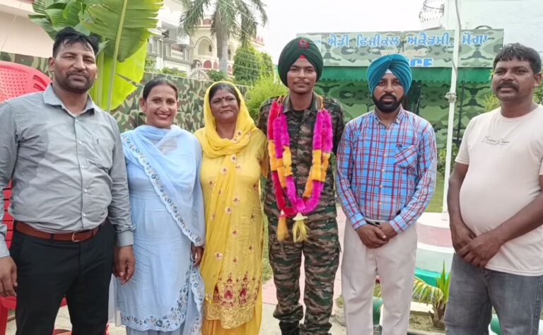 ਮੋਗਾ ’ਚ ਆਟੋ ਚਾਲਕ ਦੇ ਪੁੱਤਰ ਨੇ ਪਹਿਨੀ ਫੌਜੀ ਵਰਦੀ/ ਫੁੱਲਾਂ ਦੇ ਹਾਰਾਂ ਤੇ ਫੌਜੀ ਬੈਂਡ ਨਾਲ ਸਵਾਗਤ/ ਨਸ਼ੇ ਛੱਡ ਦੇਸ਼ ਸੇਵਾ ਲਈ ਅੱਗੇ ਆਉਣ ਦਾ ਸੰਦੇਸ਼