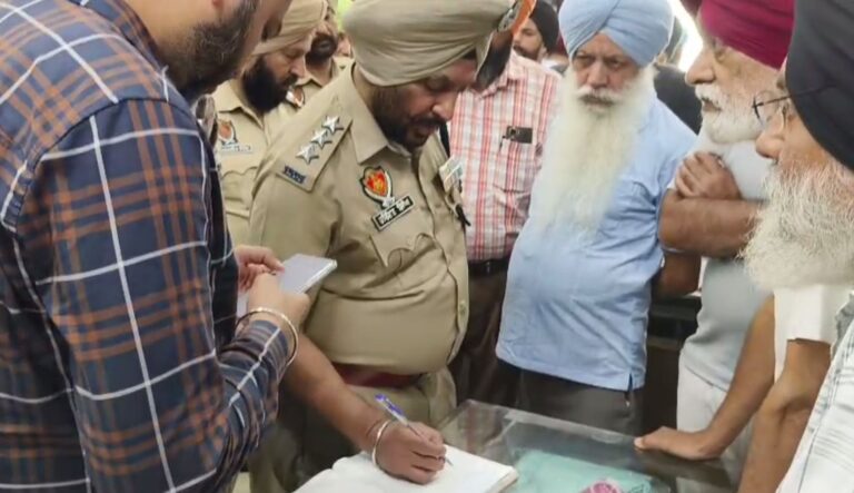 ਤਰਨ ਤਾਰਨ ਦੇ ਕਸਬਾ ਫਤਿਆਬਾਦ ’ਚ ਫਾਇਰਿੰਗ/ ਕੱਪੜਾ ਵਪਾਰੀ ਦੀ ਦੁਕਾਨ ਨੂੰ ਬਣਾਇਆ ਨਿਸ਼ਾਨਾ/ 15 ਦਿਨ ਪਹਿਲਾਂ ਧਮਕੀ ਫੋਨ ਆਉਣ ਦਾ ਦਾਅਵਾ
