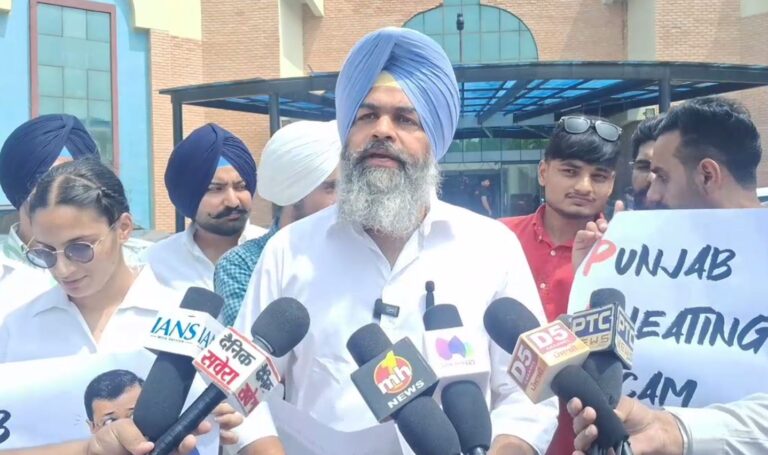 ਫਰੀਦਕੋਟ ’ਚ ਅਕਾਲੀ ਦਲ ਪ੍ਰਦਰਸ਼ਨ/ ਪੇਪਰ ਲੀਕ ਮਾਮਲੇ ਨੂੰ ਲੈ ਕੇ ਘੇਰੀ ਸਰਕਾਰ/ ਸਿੱਖਿਆ ਤੇ ਸਿਹਤ ਮੰਤਰੀ ਦੇ ਅਸਤੀਫੇ ਦੀ ਮੰਗ