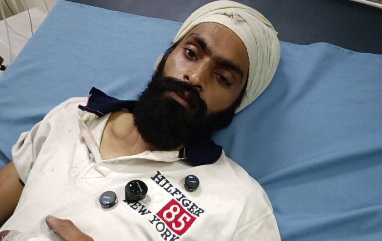 ਮੋਗਾ ’ਚ ਐਬੂਲੈਂਸ ਚਾਲਕ ’ਤੇ ਜਾਨਲੇਵਾ ਹਮਲਾ/ ਮਰੀਜ਼ ਲਿਜਾਣ ਦੇ ਬਹਾਨੇ ਬੁਲਾ ਕੇ ਬਣਾਇਆ ਨਿਸ਼ਾਨਾ/ ਘਟਨਾ ਸੀਸੀਟੀਵੀ ’ਚ ਕੈਦ, ਪੁਲਿਸ ਕਰ ਰਹੀ ਮੁਲਜ਼ਮਾਂ ਦੀ ਭਾਲ