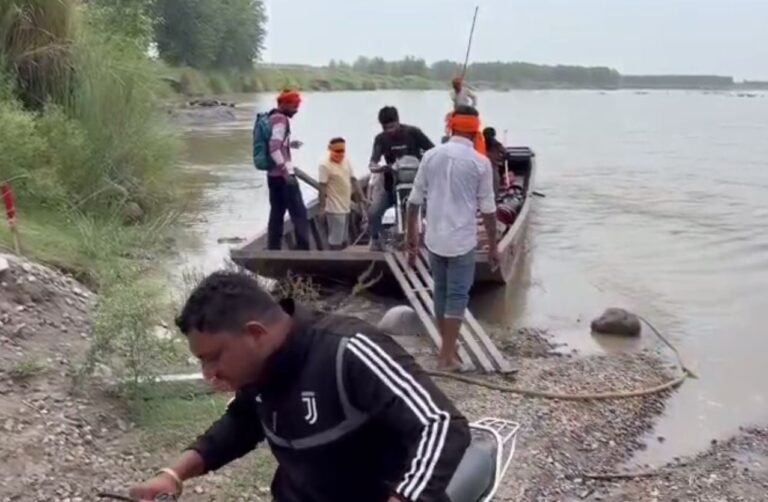 ਗੁਰਦਾਸਪੁਰ ਦੇ ਮਕੋੜਾ ਪੱਤਣ ਦੇ ਪੁੱਲ ਦਾ ਮੁੱਦਾ ਗਰਮਾਇਆ/ 6 ਪਿੰਡਾਂ ਦੇ ਸਰਪੰਚਾਂ ਨੇ ਦਿੱਤੀ ਅਸਤੀਫੇ ਦੀ ਚਿਤਾਵਨੀ/ 10 ਦਿਨਾਂ ਚ ਕੰਮ ਸ਼ੁਰੂ ਨਾ ਹੋਣ ’ਤੇ ਹਾਈਵੇ ਜਾਮ ਦਾ ਐਲਾਨ