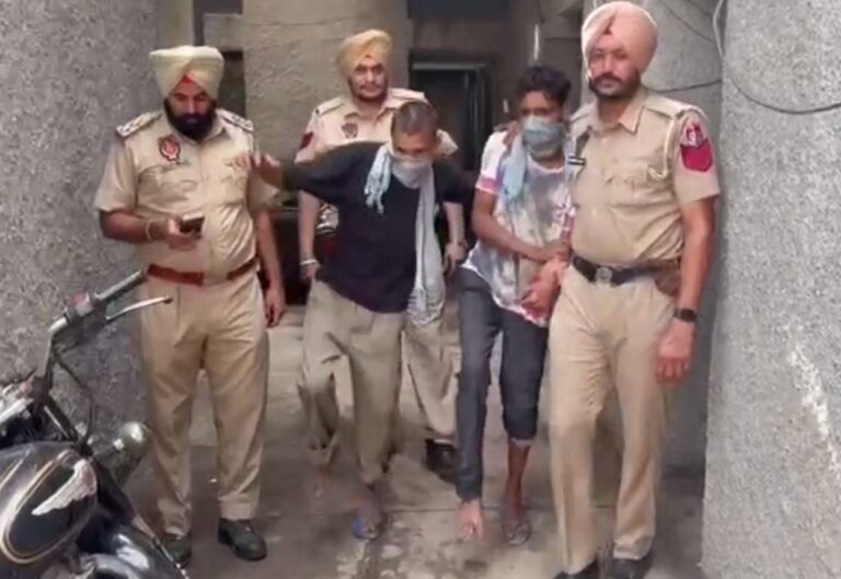 ਮੋਗਾ ਪੁਲਿਸ ਦੀ ਲੁੱਟ-ਖੋਹ ਮਾਮਲੇ ’ਚ ਵੱਡੀ ਕਾਰਵਾਈ/ ਵਾਰਦਾਤਾਂ ’ਚ ਸ਼ਾਮਲ 2 ਮੁਲਜ਼ਮ ਗ੍ਰਿਫ਼ਤਾਰ/ ਖੋਹ ਕੀਤਾ ਮੋਬਾਈਲ ਤੇ ਮੋਟਰਸਾਈਕਲ ਬਰਾਮਦ