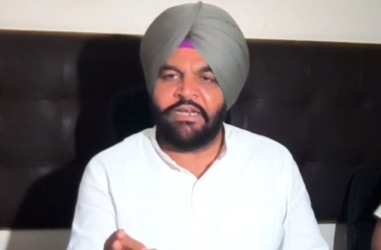 ਅੰਮ੍ਰਿਤਸਰ ਤੋਂ ਸਾਂਸਦ ਗੁਰਜੀਤ ਔਜਲਾ ਦੀ ਪ੍ਰੈੱਸ ਕਾਨਫਰੰਸ/ ਨਗਰ ਕੌਂਸਲਾਂ ’ਤੇ ਕਬਜ਼ੇ ਦੇ ਇਲਜ਼ਾਮਾਂ ਤਹਿਤ ਘੇਰੀ ਸਰਕਾਰ/ ਫਿਲਮ ’ਤੇ ਸਿਆਸਤ ਛੱਡ ਬੇਗੁਨਾਹਾਂ ਨੂੰ ਇਨਸਾਫ ਦੇਣ ਦੀ ਮੰਗ