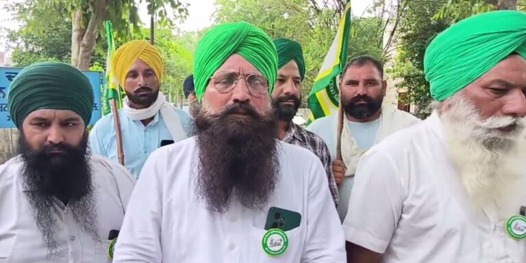 ਅੰਮ੍ਰਿਤਸਰ ’ਚ ਬਿਜਲੀ ਸੰਕਟ ਖਿਲਾਫ ਨਿਤਰੇ ਕਿਸਾਨ/ ਐਸਈ ਨੂੰ ਸੌਂਪਿਆ ਮੰਗ ਪੱਤਰ/ ਪੰਜਾਬ ਭਰ ਅੰਦਰ ਦਫਤਰ ਘੇਰਨ ਦੀ ਚਿਤਾਵਨੀ